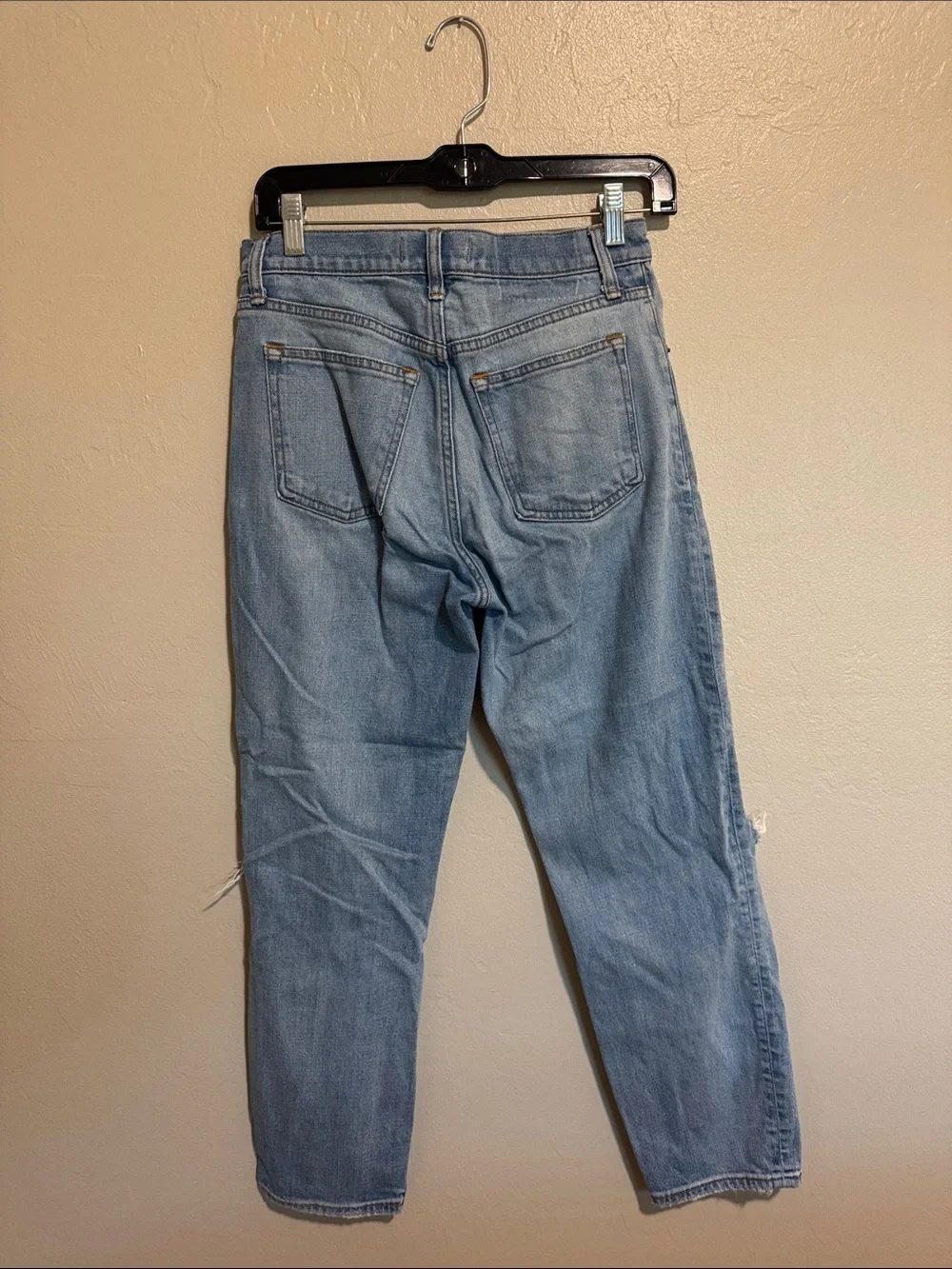 Abercrombie & Fitch the mom light blue denim high-rise jeans
